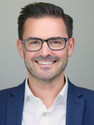Head shot of Paul Turner