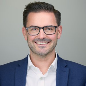 Head shot of Paul Turner